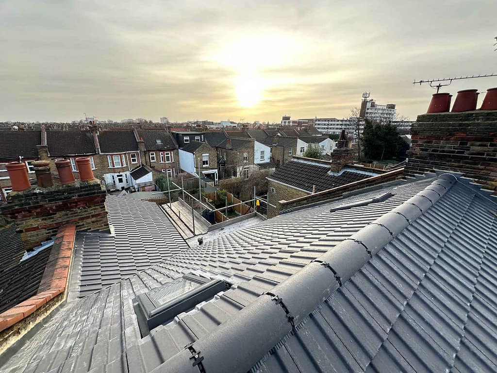 Picture of a roof with Grey Ludlow tiles